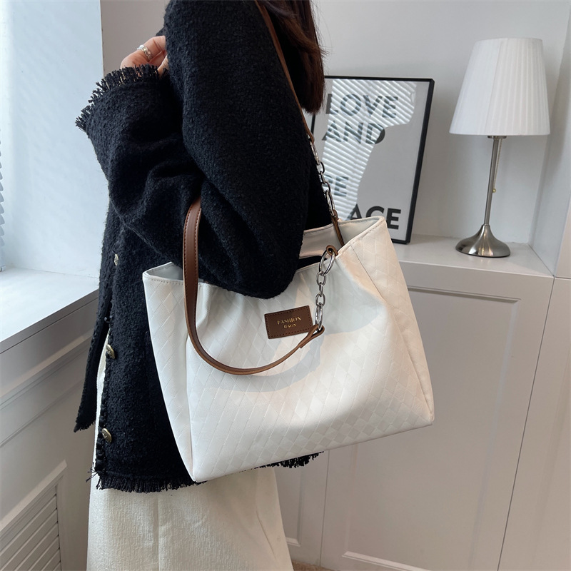 Women Fashionable Simple Solid Color Large Capacity Chain PU Shoulder Tote Bag